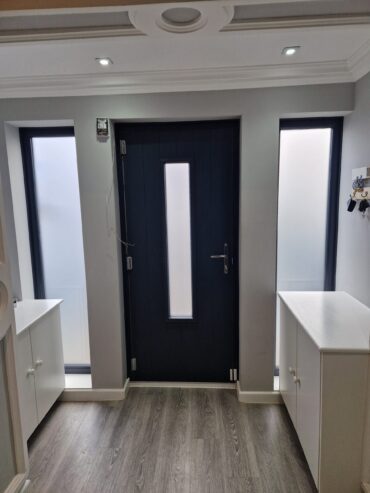 Solidor Flint 5 composite door in Chartwell Green – classic cottage-style charm with modern performance.