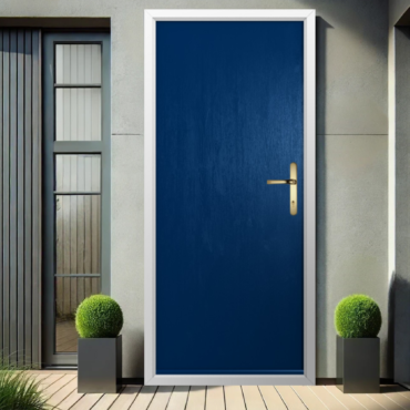 Solidor Verona composite door in Anthracite Grey with minimalist glazing and long bar handle, showcasing sleek contemporary style and premium presence.